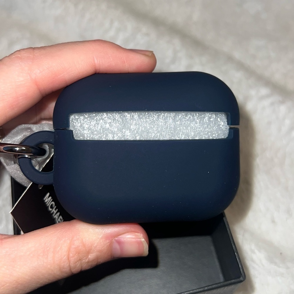 NWT Michael Kors AirPod Pro Case - Navy Blue - GIFT CONDITION - Picture 4 of 9